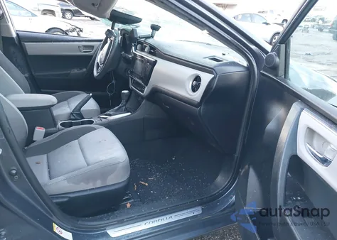 2017 Toyota Corolla Le z USA, uszkodzony, nr VIN 5YFBURHE6HP688850